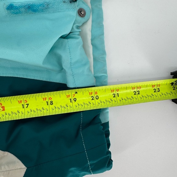 The North Face Girls Double Zip Hyvent Hooded Jacket - Picture 14 of 16